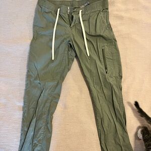 Vuori Women’s Ripstop Green Joggers
